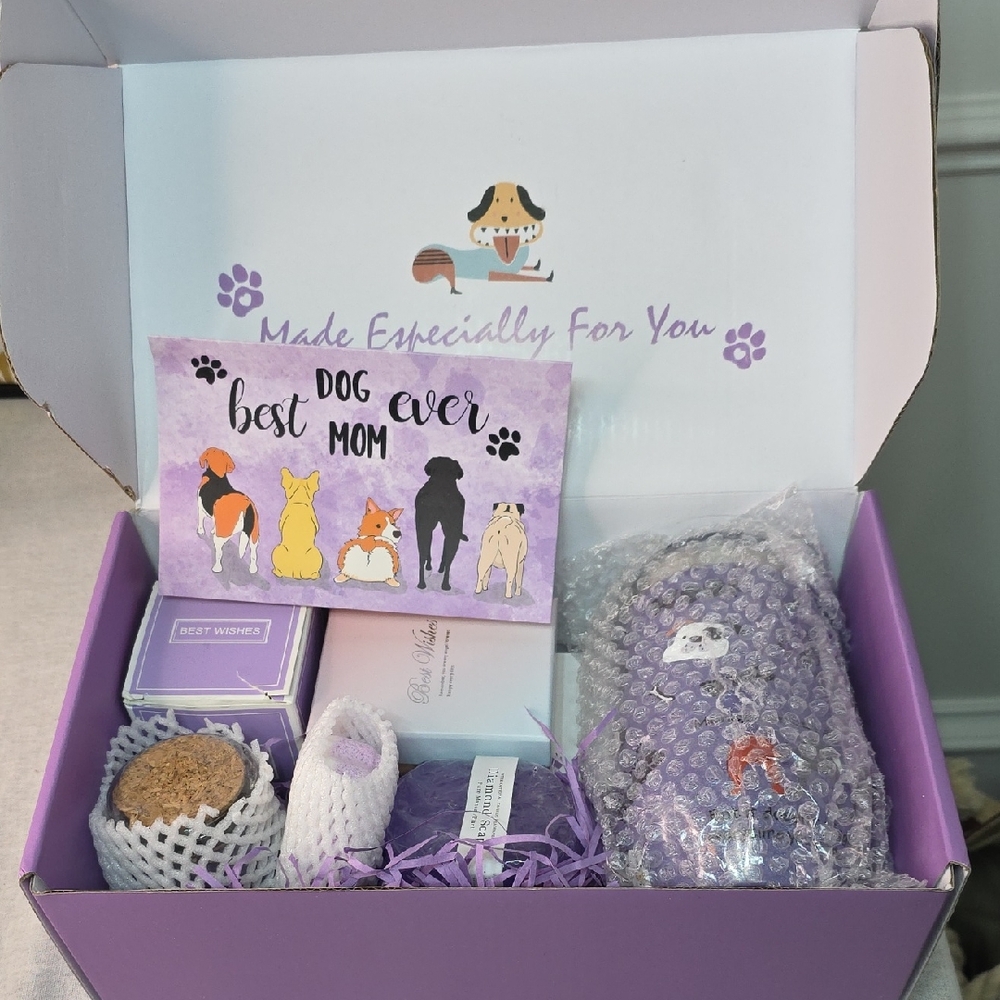 Amazon "Dog Mom" Bath & Body Gift Set